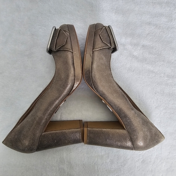 ANTIQUED GOLD FOSSIL PLATFORM SHOES - Picture 7 of 13